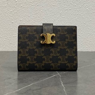 Many celebrities love the Celine Victoire Medium Wallet Replica Cee80014