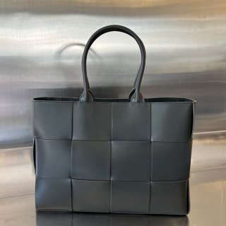 Perfect as a gift? Bottega Veneta leather handbag replica bou12913