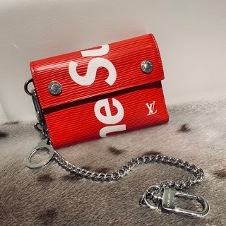 Louis Vuitton Supreme Replica Chain Wallet Bi-fold Wallet (with coin purse) vuu62986