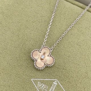 Van Cleef & Arpels Holiday 2024 Christmas Limited Edition Necklace Alhambra Pendant Replica