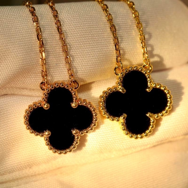 Alhambra replica ★ Van Cleef & Arpels ★ Vintage Alhambra ★ Pendant? VCARA45800