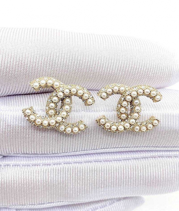 Hard to find fake Chanel CC logo resin & strass earrings she43849