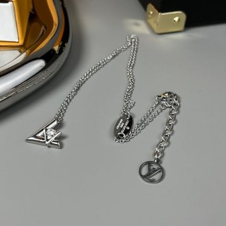 Love at first sight? Louis Vuitton Replica Pendant LV Volt One PM Necklace vua62462