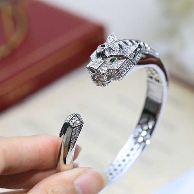 Best Price Challenge Panthere de Cartier Bracelet Replica kaz57421
