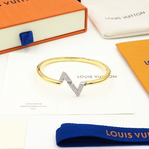 ★Popular in Japan! Louis Vuitton Volt Replica Upside Down Bracelet Q95980