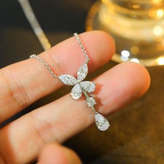 ★Popular in Japan! GRAFF Classic Butterfly Single Motif Pear Shape Diamond Drop Pendant RGP178