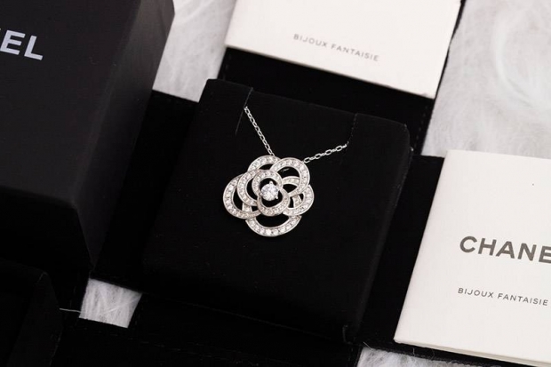 Cute Chanel Camellia Replica Collection Necklace shd35326