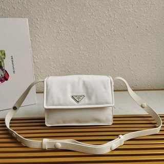 Super Hot Topic! Prada Replica Padded Flap Bag Re-Nylon Zipper Pocket put60471