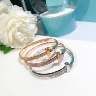 Love at first sight? Tiffany T wire bracelet replica with onyx and diamonds Tiy22394
