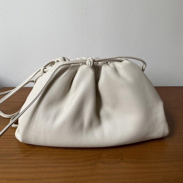 No. 1 in cumulative sales! Bottega Veneta Replica Mini The Pouch Leather Mini Clutch Bag boq35056