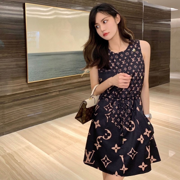 {Fashionable?} Fake Louis Vuitton One Piece Monogram Black 1A927N