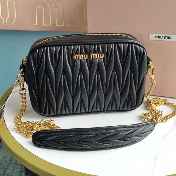 Very popular: Miu Miu replica matelassé leather crossbody bag myq82594