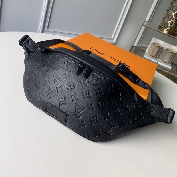 New Louis Vuitton Shoulder Bag Replica Men's Discovery Bumbag M44388
