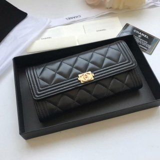 New color ☆ Rare Chanel wallet replica Boy Chanel Matelasse shk25482