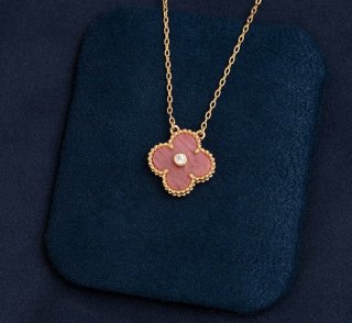 Van Cleef & Arpels Holiday 2023 Alhambra Pendant Fake Christmas Limited Edition vam56513