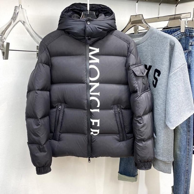 Moncler Men's Down Jacket 20/21AW This season's featured model MAURES ★ Ultra rare mof37291