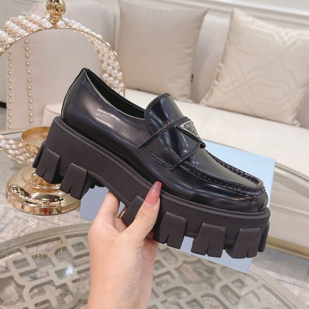 Prada Monolith Loafers Replica Brushed Leather Pointed Toe puz57660