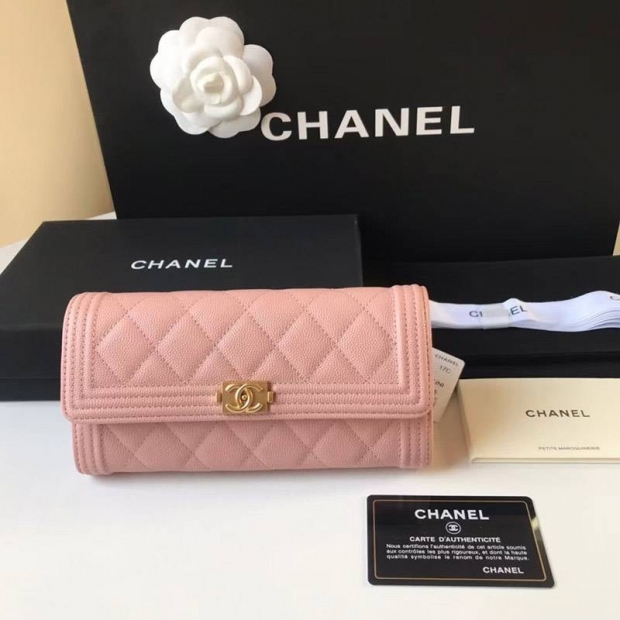 Cute and rare Chanel Caviar bi-fold flap long wallet Boy Chanel shp94773