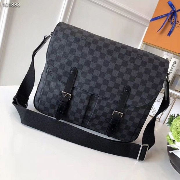 Rare! Louis Vuitton Shoulder Bag Christopher Messenger Damier Graphite N41500