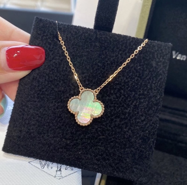 Extremely rare! Van Cleef & Arpels vintage fake Alhambra pendant vay93969
