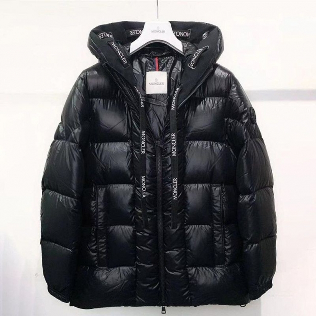 The best Moncler replica hooded down jacket with a great feel mos16399