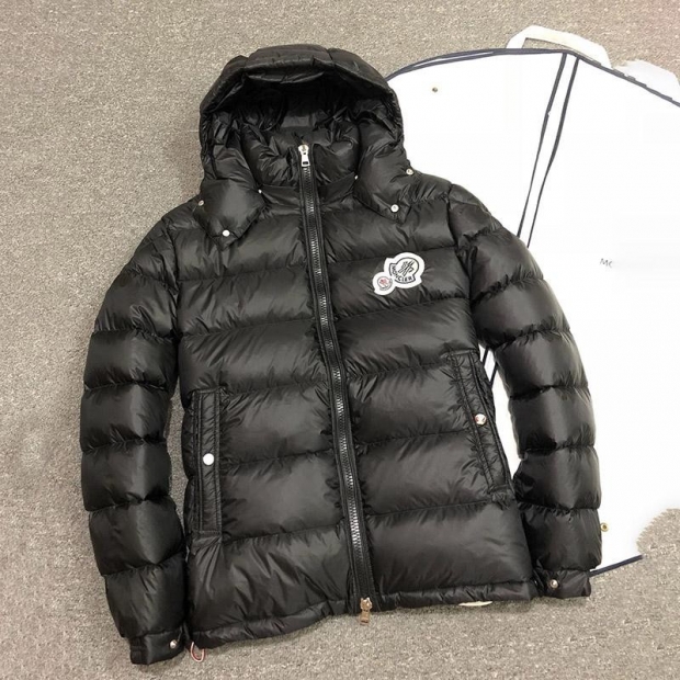 No.1 Popular Moncler Men's Hooded Down Jacket Replica moj68144
