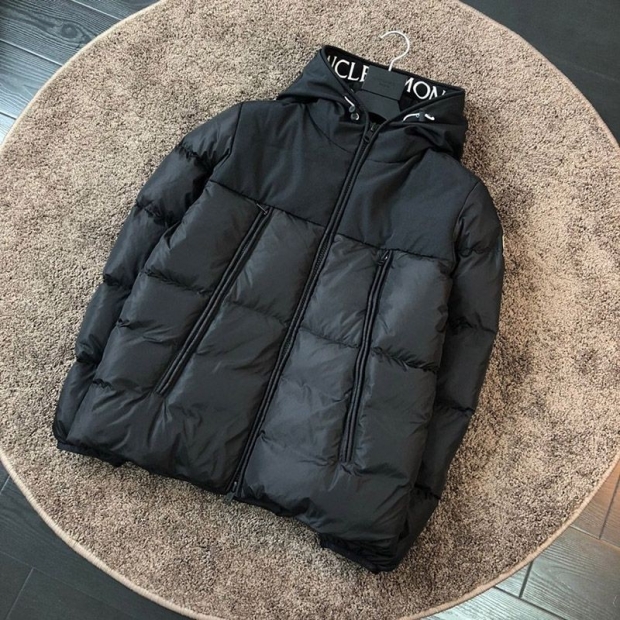 [Limited Color] Moncler Fake Hooded Down Jacket with Embroidered Lettering mop36556
