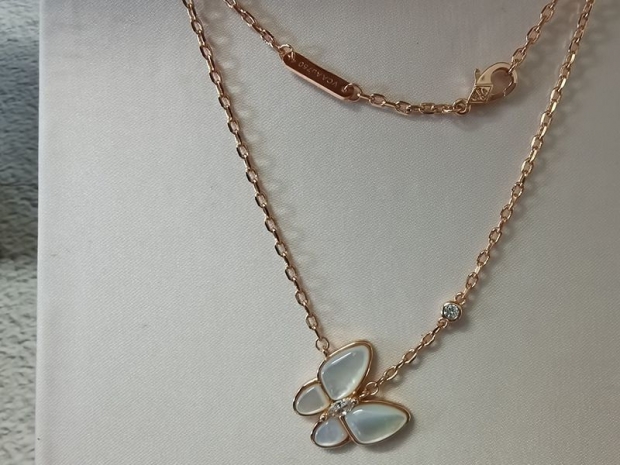 Sold out Van Cleef & Arpels * Fake De Papillon Pendant Gold vaf74089