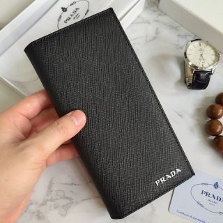 New color ☆ Rare Prada zippered long wallet Saffiano Triangle fake pud42658