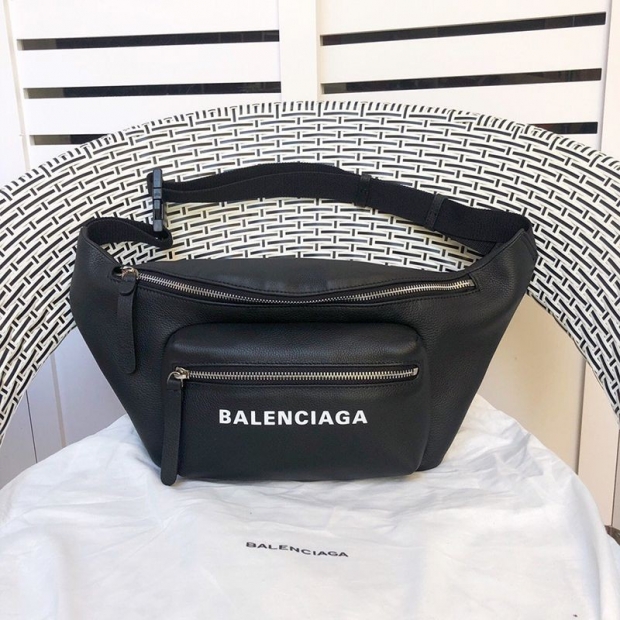 Want it? Super limited edition? Balenciaga Everyday Logo Belt Bag fake leather bap06907