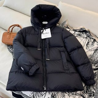 The rising popularity of Max Mara's technical knockoff down jacket mar14180