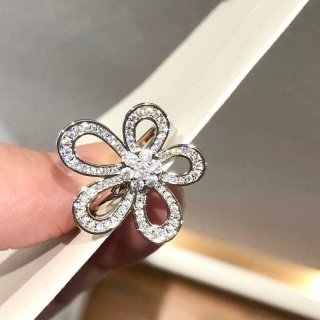 Hard to find Van Cleef & Arpels flower lace ring VCARP05300