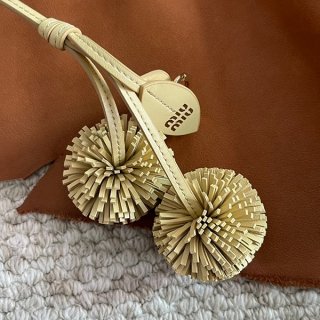 Rare Miu Miu Charm Leather Trick Replica myg78928