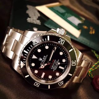 Supreme Rolex Replica Collaboration Watch Submariner "FUCK EM" Crimson Dial 114060