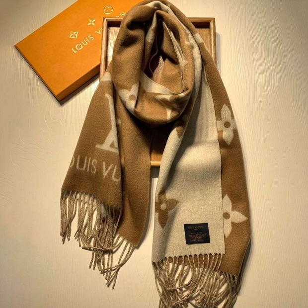 Sure to sell out! Stylish Louis Vuitton cashmere tassel scarf replica vum94325