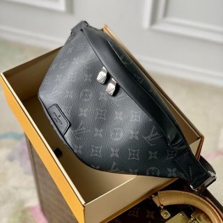 Hard to find Louis Vuitton Discovery Bumbag Replica PM M46035