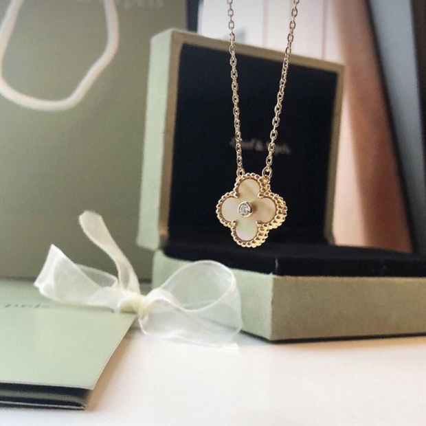 Rare Van Cleef & Arpels Replica Vintage Alhambra Pendant vae88639