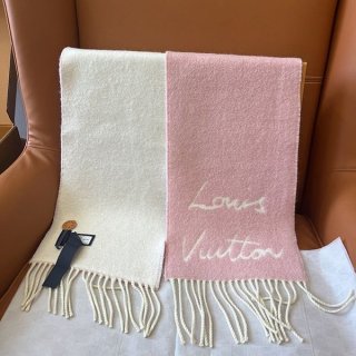 24 I definitely want this Louis Vuitton scarf? Fluffy Glam Replica M94797