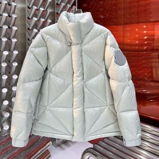 Very popular! Moncler short down jacket replica unisex logo moi60362