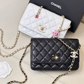 The CC charm is cute? Chanel chain wallet replica AP3938