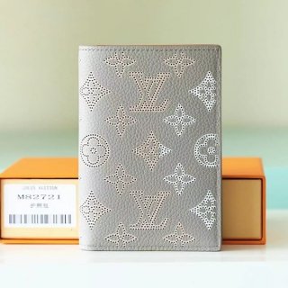 Hard to find Louis Vuitton replica Mahina calfskin passport cover wallet M82721