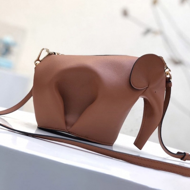 ☆Super popular☆Loewe shoulder bag copy elephant pouch lor43894