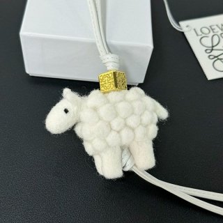 Very popular all over the world? Loewe Cute Charm Bag Charm loa03151