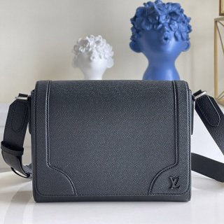 Rare item [Louis Vuitton] New flap messenger bag replica M30807