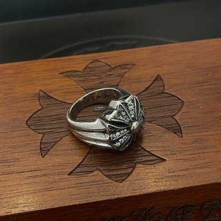 I definitely want this! Chrome Hearts Cutout CH Plus N Grade Ring Kun43037