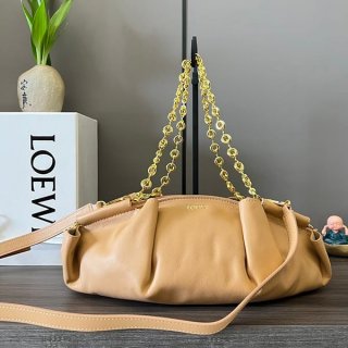 Loewe Paseo Small Nappa Calf Bag, loved by many celebrities, is a fake A709P48X021100