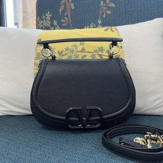 Hard to find Valentino V Logo Leather Shoulder Bag Vuv85120
