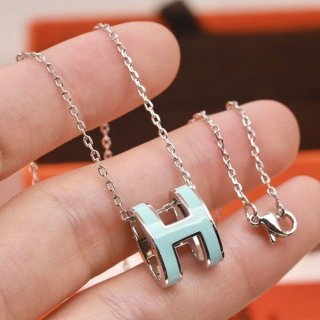 The battle for the Hermes Pop H pendant replica ern61736