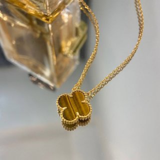 Van Cleef & Arpels Vintage Alhambra Pendant Replica vcard38600