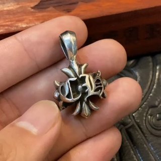 ★Safe shipping with tracking Chrome Hearts CH Plus Charm Replica Medium Kuw12851